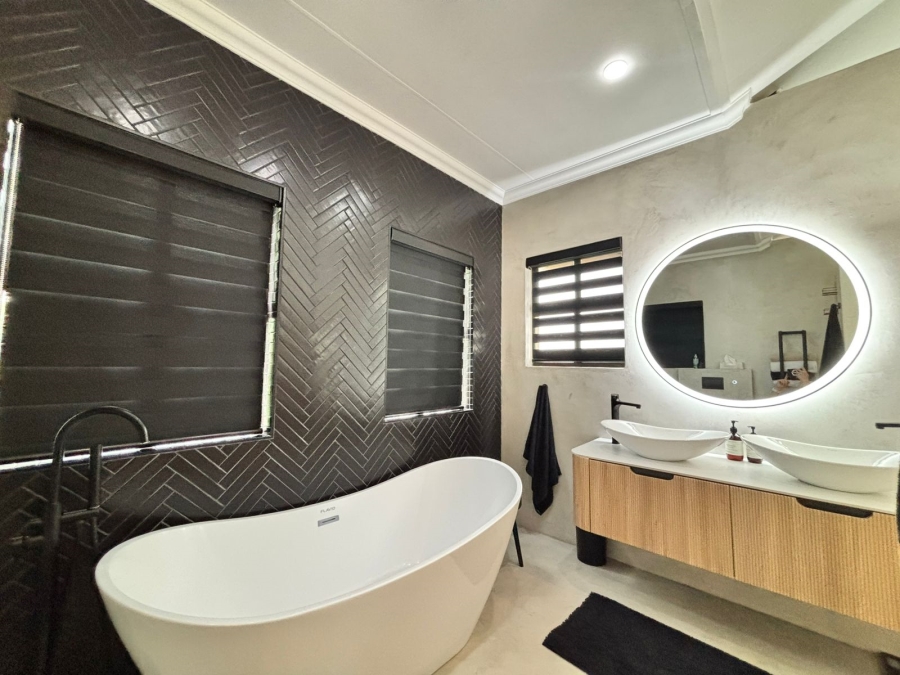 5 Bedroom Property for Sale in Grimbeeck Park North West